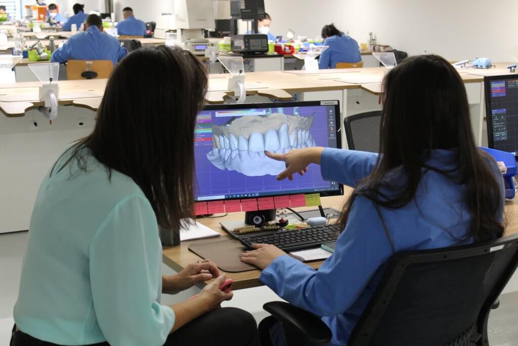 O que faz um laboratório de prótese dentária